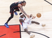 英雄联盟总决赛2025-独特比赛战术出神入化，篮球赛事中带来惊喜