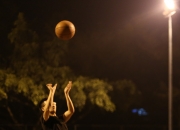 英雄联盟总决赛-澳洲篮球联赛选手齐聚一堂庆祝胜利