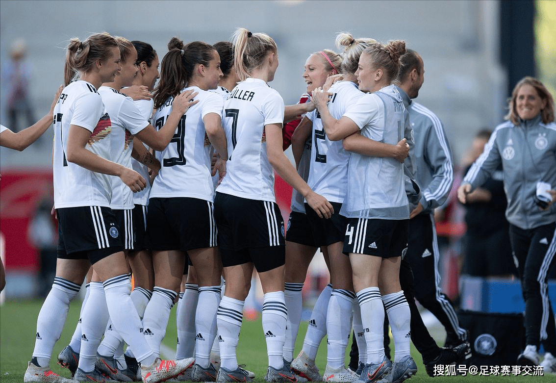 意大利队在女足赛中跻身前列 意大利队在女足赛中跻身前列