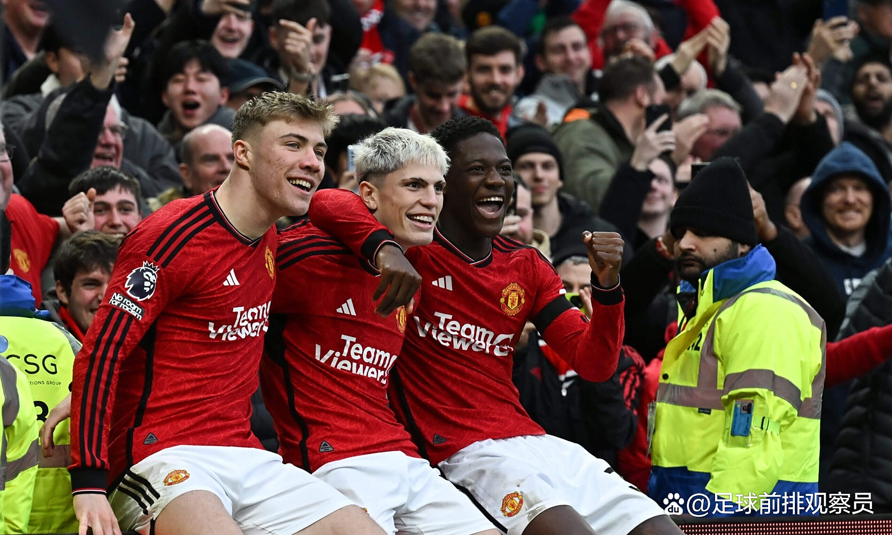 曼联主场逆转成功,球迷欢庆 曼联主场逆转成功,球迷欢庆