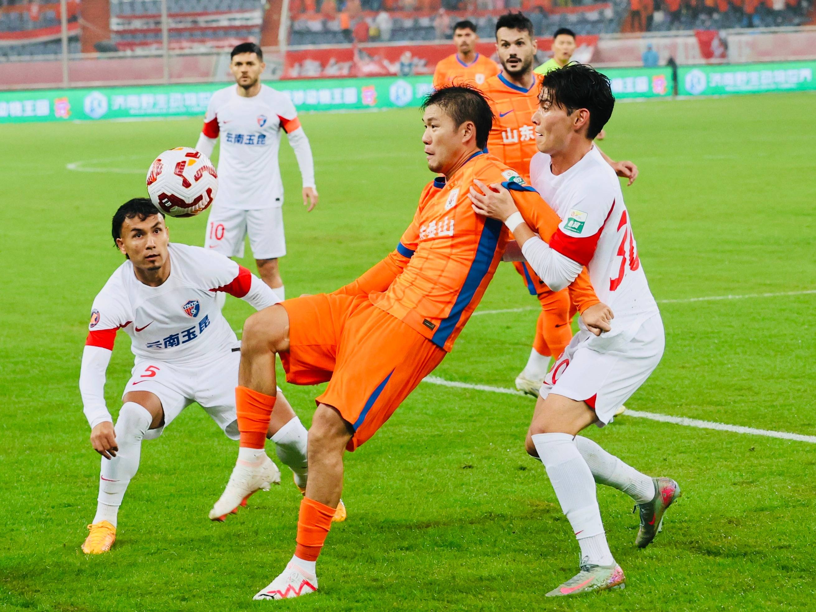 山东队表现稳定,保持不败纪录 山东队表现稳定,保持不败纪录