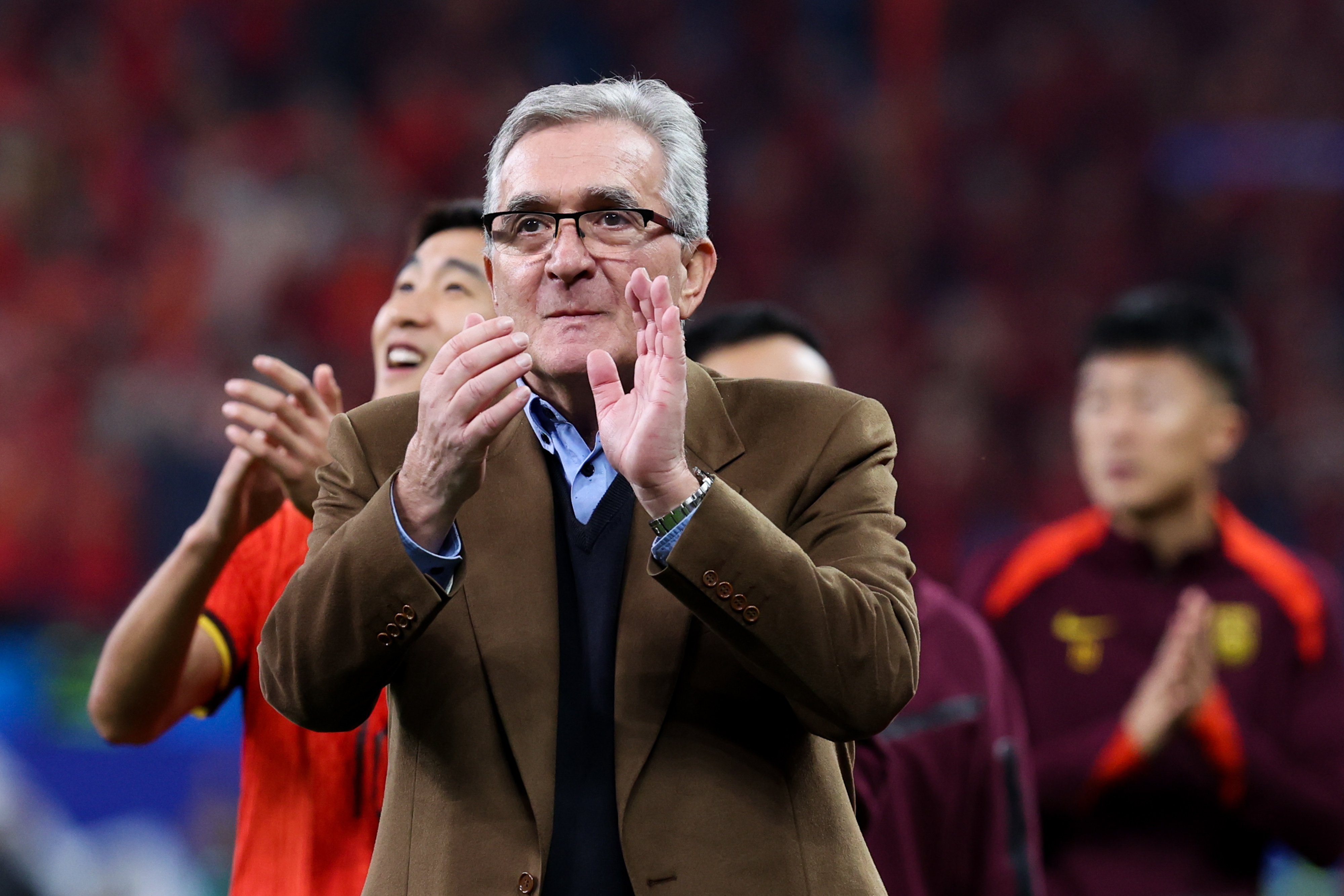 沙尔克球员调整状态,全力争取备战下一场 沙尔克球员调整状态,全力争取备战下一场