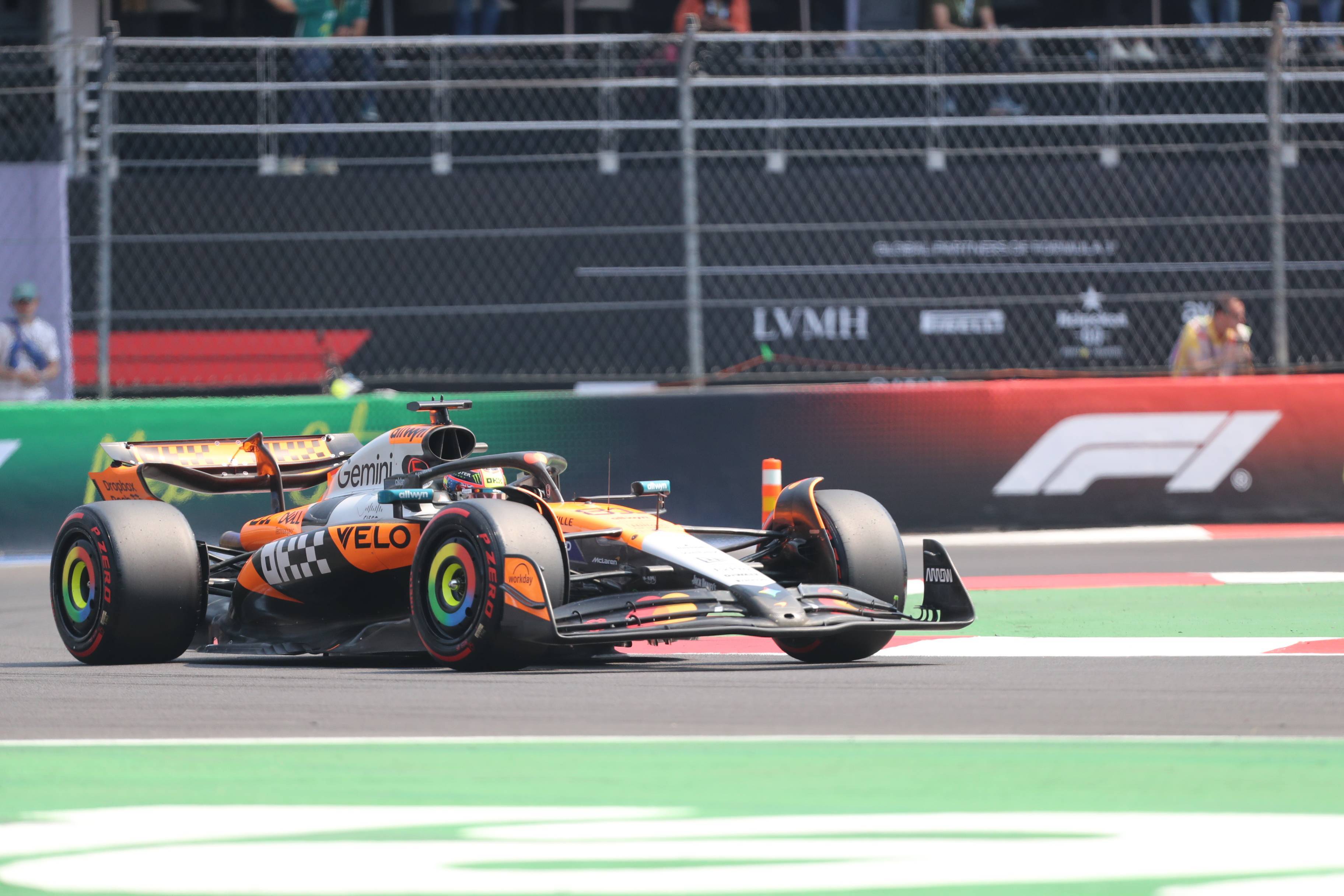 迈凯伦力克红牛二队，汉密尔顿关键制胜