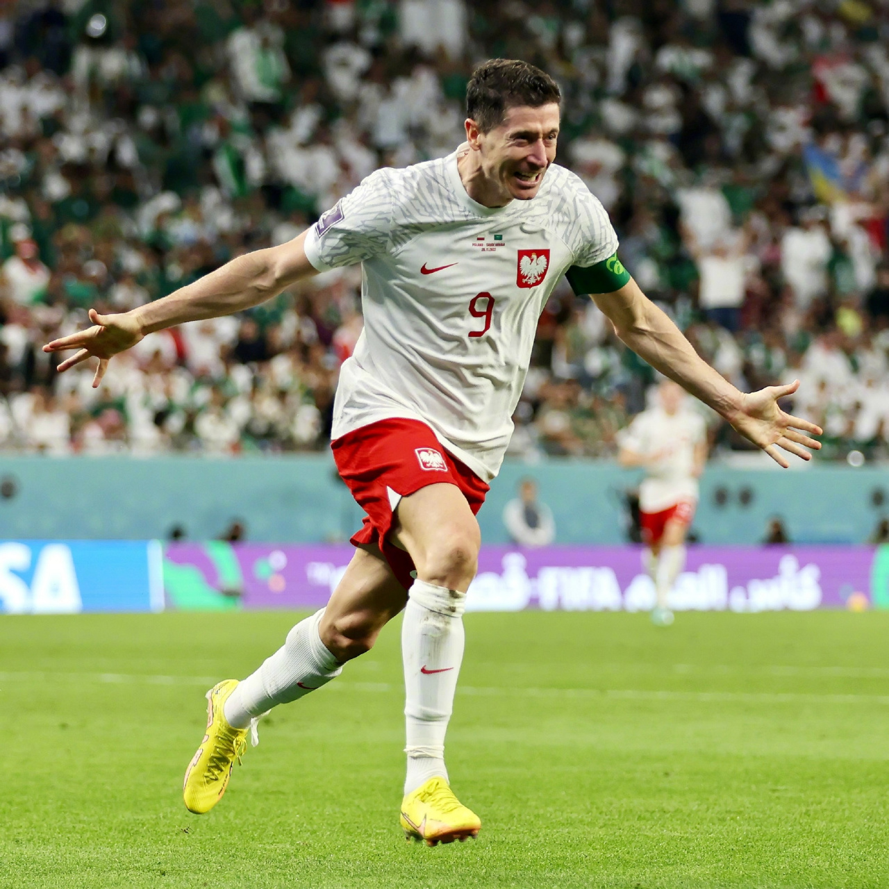 奥地利横扫克罗地亚，莱万高光表现